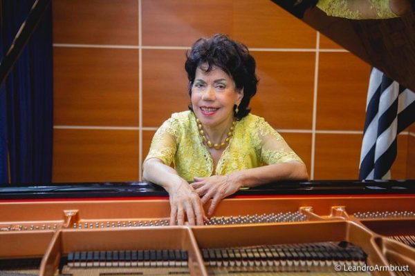 Eudóxia de Barros toca na Sociedade Brasileira de Eubiose